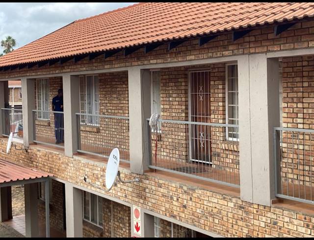 1 BEDROOM APARTMENT FOR SALE IN RUSTENBURG CENTRAL